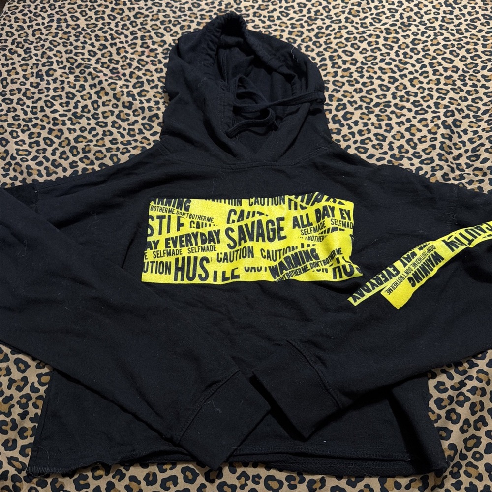3Forty Women Black Savage Hustle Long Sleeve Crop Top Hoodie